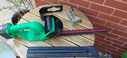 Photo of free Eckman cordless hedge trimmer (Stockton Heath, WA4) #4