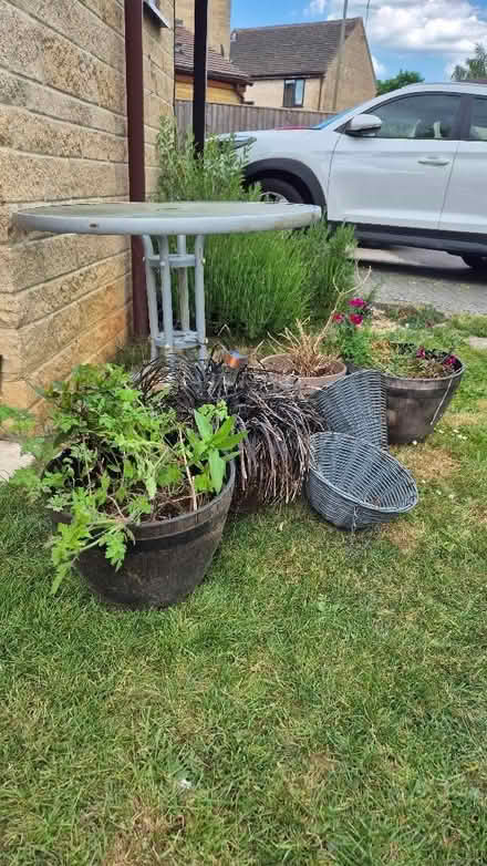 Photo of free Garden table, Plant Pots, hanging baskets (Cogges OX28) #2