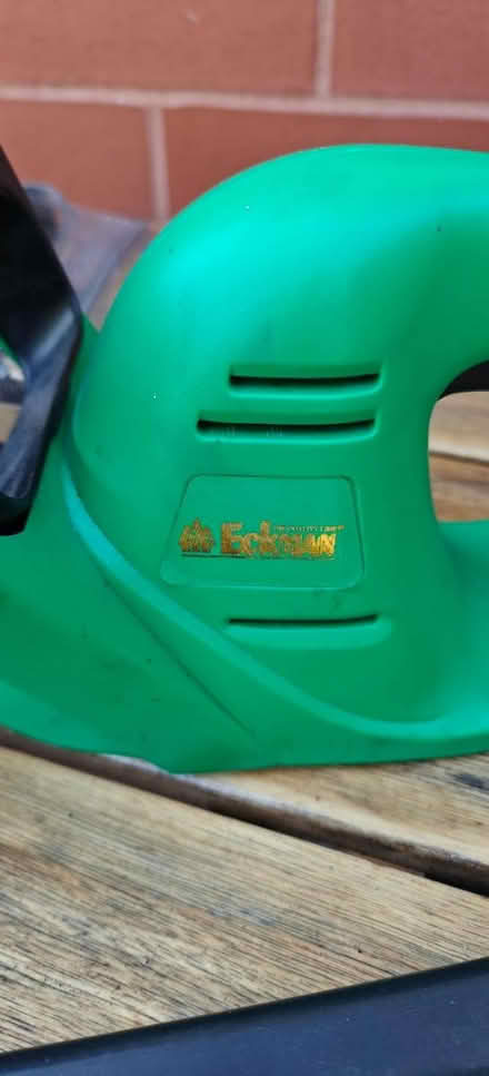 Photo of free Eckman cordless hedge trimmer (Stockton Heath, WA4) #3