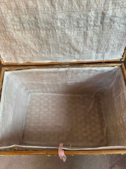 Photo of free Large wicker storage basket with lid (South Croydon CR0) #3