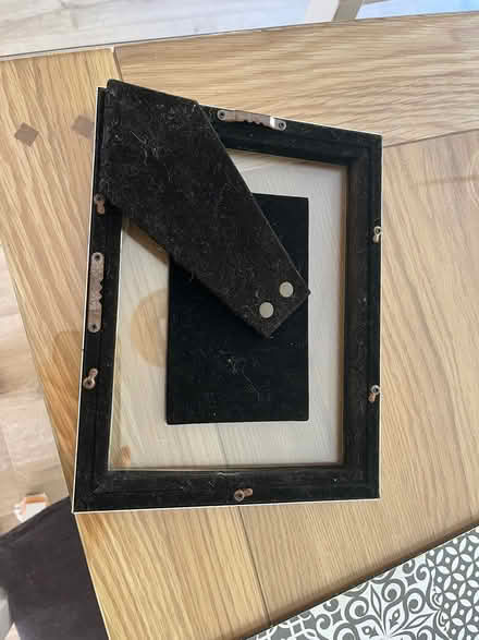 Photo of free “Floating” picture frame - fix (SG4 hitchin) #2