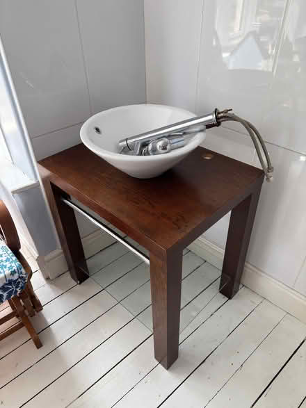 Photo of free Wash hand basin and stand (Bare LA4) #1