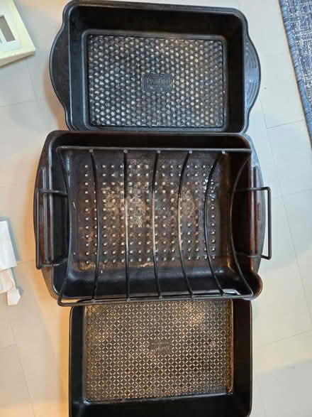Photo of free 3 Oven/ Roasting pans (NG5 sherwood notts) #1