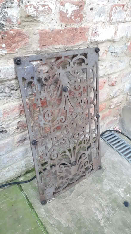 Photo of free Iron Door Mat (rusty but still good condition) (Leytonstone E11) #2
