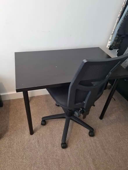 Photo of free Office chair and desk (Se109qb) #2