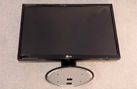 Photo of free LG Flatron Wide HD Monitor (Kelvedon CO5) #1