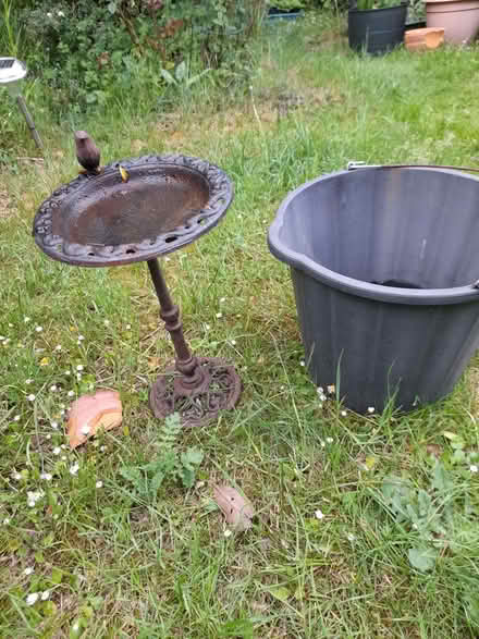 Photo of free Iron birdbath, (Twyford RG10) #1