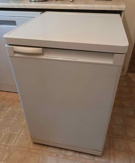 Photo of free Bosch Fridge Freezer spares+repair (Haslemere GU27) #1