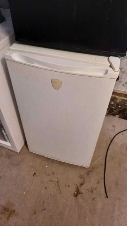 Photo of free Daewoo fridge (LU5 5) #1