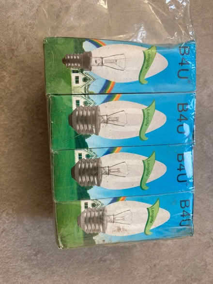 Photo of free 8 x bulbs non LED (Southfields SW18) #1