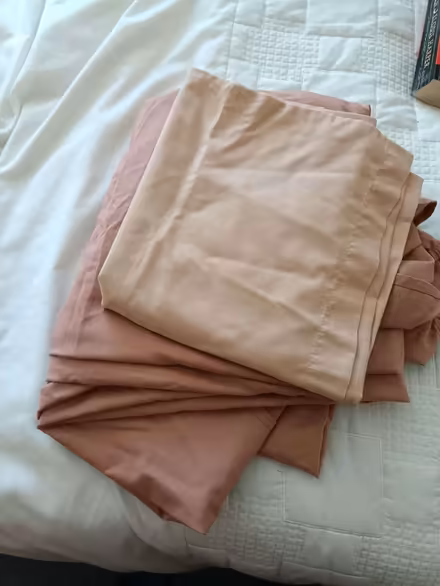 Photo of free pillow case & fitted sheet for single bed (Brookhouse LA2) #1