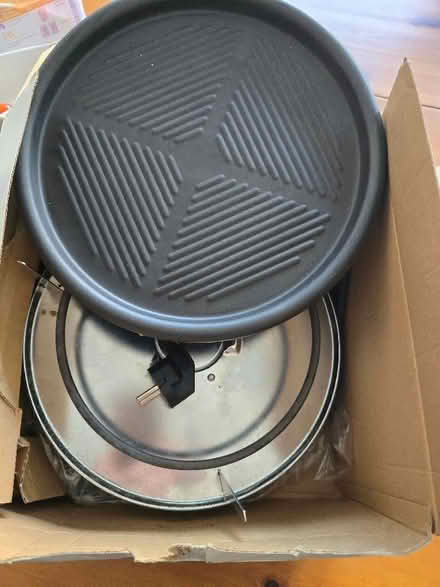 Photo of free Party grill, EU plug! (Woking GU21) #2