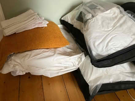 Photo of free Old bedding and towels (G41) (Pollokshaws Road (G41)) #1