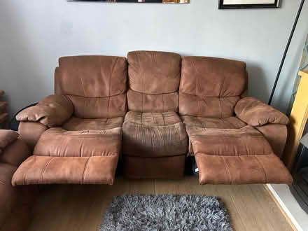 Photo of free leather la z boy sofa so (gobowen) #1