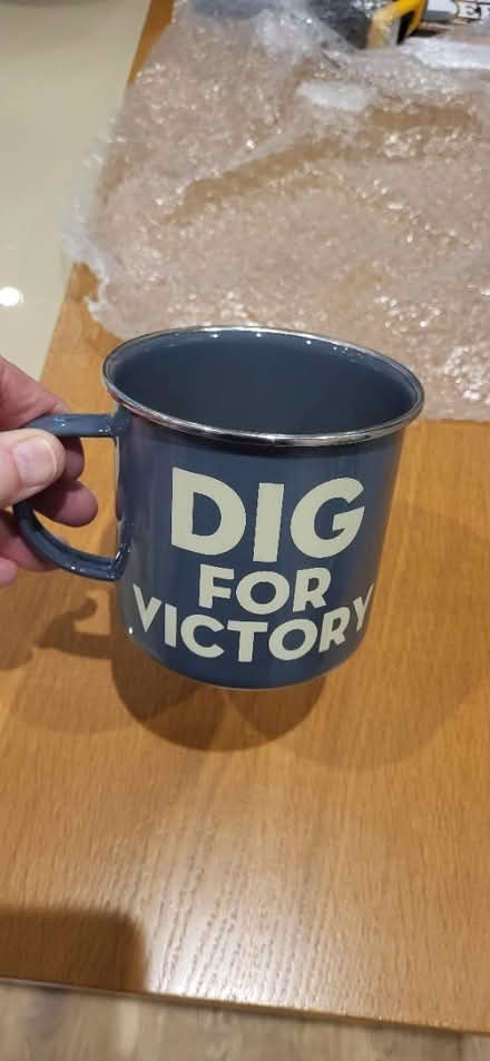 Photo of free Tin Mug ' Dig for Britain' (RH12) #1