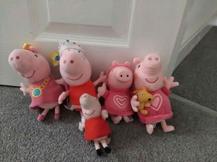 Photo of free small bundle of peppa pig (SG12) #1