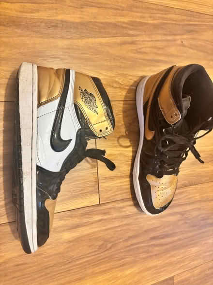Photo of free Size 7 Nike Trainers (Catford) #2