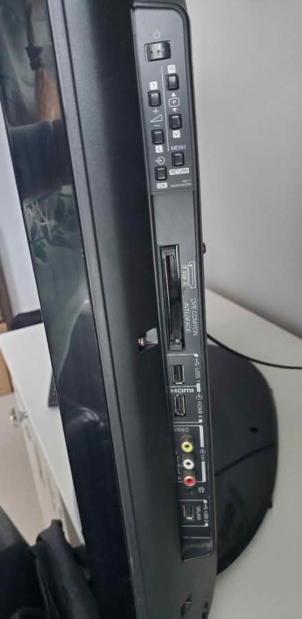 Photo of free Toshiba Regza 32 inch TV (Stevenage, Great Ashby, SG1) #2