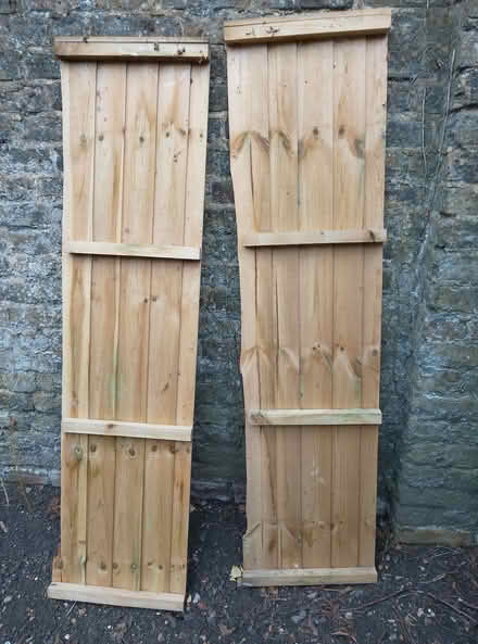 Photo of free X2 slim fence panels (N5 Highbury) #3