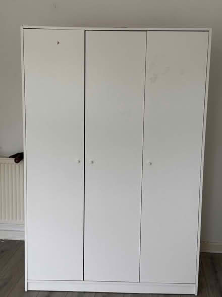 Photo of free white three-door wardrobe (BR15JR) #1