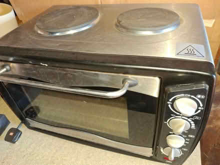 Photo of free Small counter top electric oven, grill and hob (Halstead TN14) #1