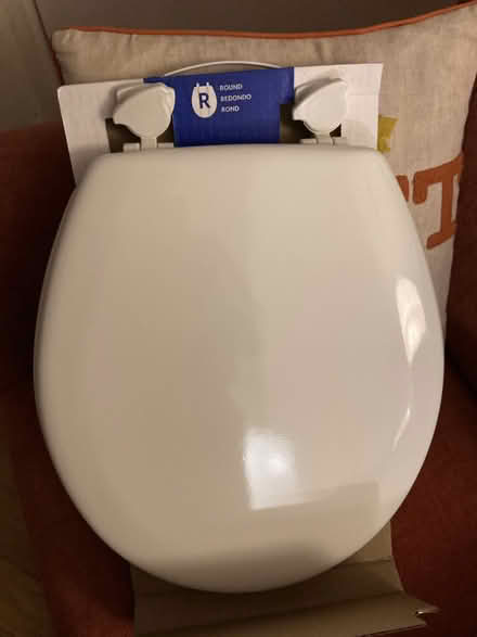 Photo of free Round toilet seat new, never used (Upper West Side) #3