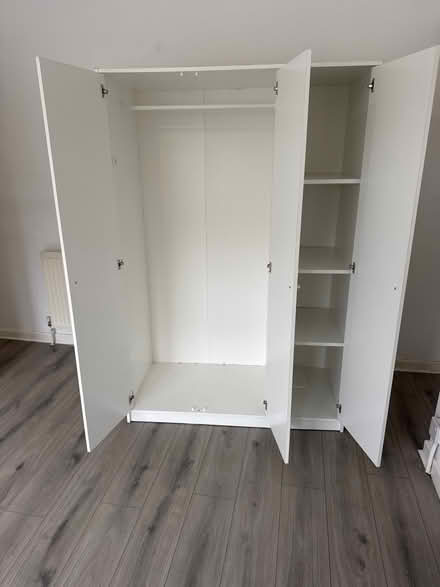 Photo of free white three-door wardrobe (BR15JR) #3