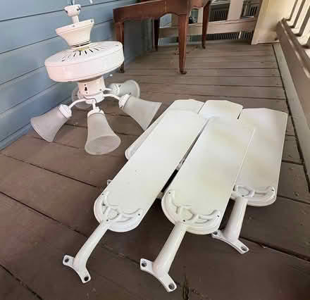 Photo of free 5 blade Ceiling fan with lights (Downtown near Southside Park) #1