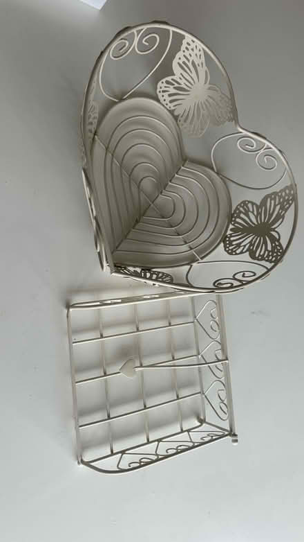 Photo of free Fruit basket and napkin (AL4) #1