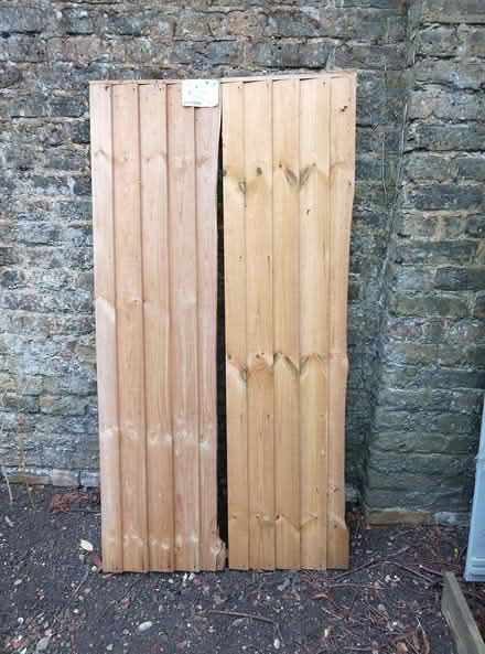 Photo of free X2 slim fence panels (N5 Highbury) #2