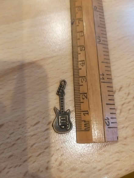 Photo of free Guitar pendant (Penwortham PR1) #1
