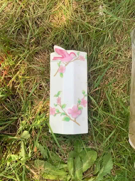 Photo of free Narrow porcelain vase (AL2 / SG6) #1