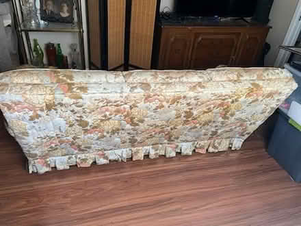 Photo of free 🌼 vintage couch (Westworth Village) #2