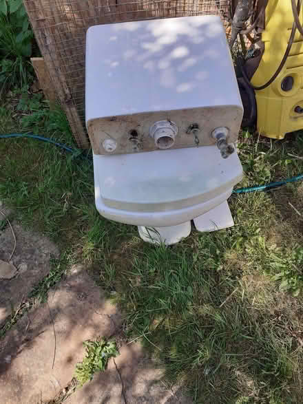 Photo of free Close coupled wc (Bowbridge GL5) #2
