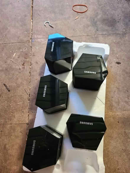 Photo of free Samsung dvd speaker (Eltham SE9) #1