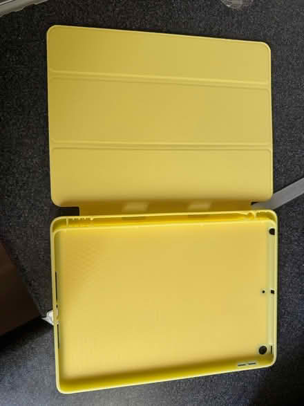 Photo of free ipad case-9th, 8th & 7th Generation (Leeds) #3