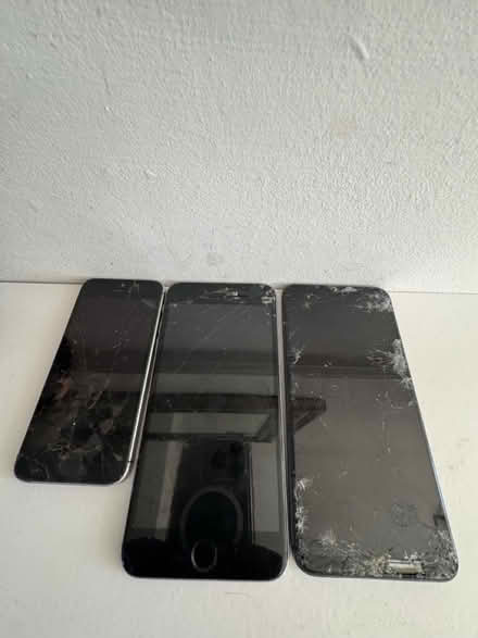 Photo of free Old Mobile phones (SE4) #4