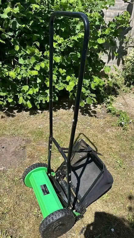 Photo of free Manual lawnmower - needs repair (Twickenham TW1) #1