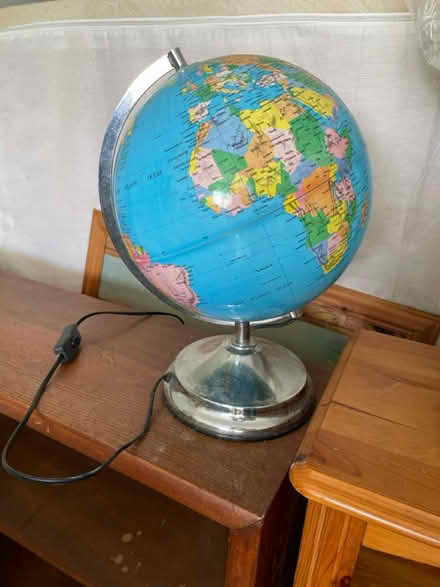Photo of free World Globe lamp (PO22 8HT) #1