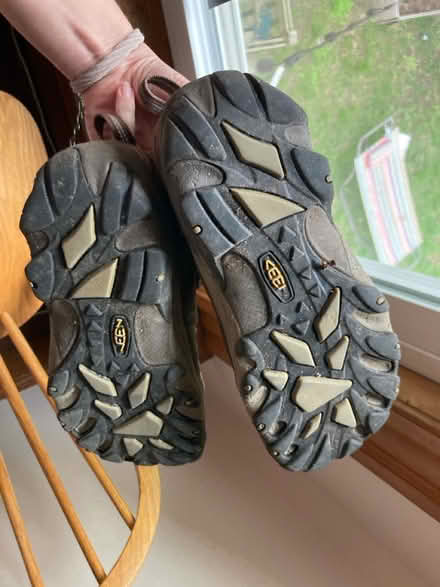 Photo of free Keen low hiking boots W Size 9 (Teele) #2