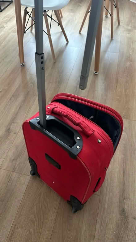 Photo of free Red cabin luggage (AL4) #4