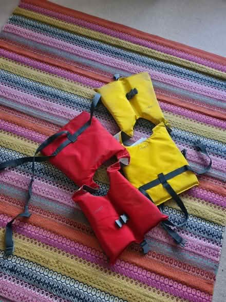 Photo of free 2 Kids itwit buoyancy aids (hop SE23) #2