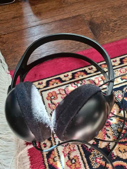 Photo of free Philips large headphones (Canary Wharf) #1