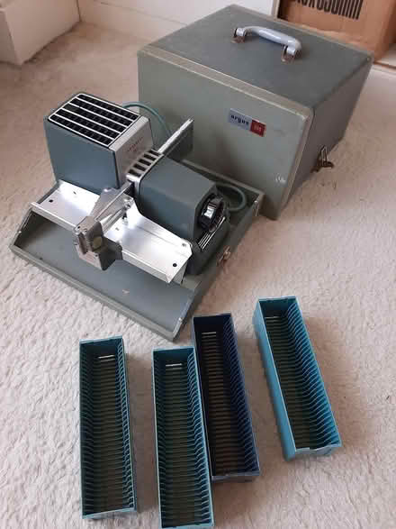 Photo of free 35mm slide projector (Chelsfield BR6 6EB) #1