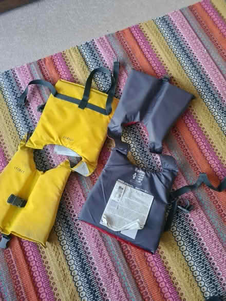 Photo of free 2 Kids itwit buoyancy aids (hop SE23) #1