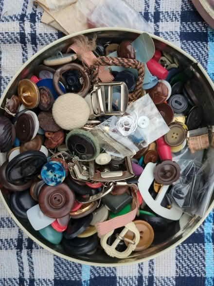 Photo of free Vintage buttons (Worcester WR2) #1