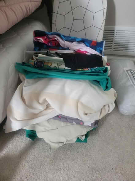 Photo of free Fabric and sewing notions (Lagrange) #1