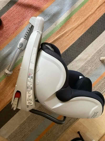 Photo of free Britax dualfix child car seat. 0-18kg with car anchors. (Bishopston BS7) #2