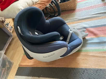 Photo of free Britax dualfix child car seat. 0-18kg with car anchors. (Bishopston BS7) #3