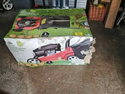 Photo of free Lawn mower (LU1. Caddington) #2